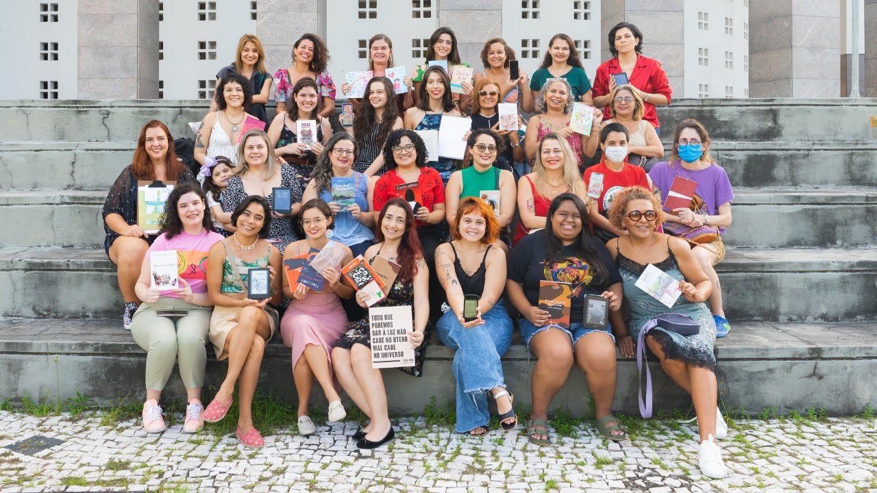 Escritoras de Fortaleza na praça Verde — Foto: Cláudio Rodrigues/Divulgação