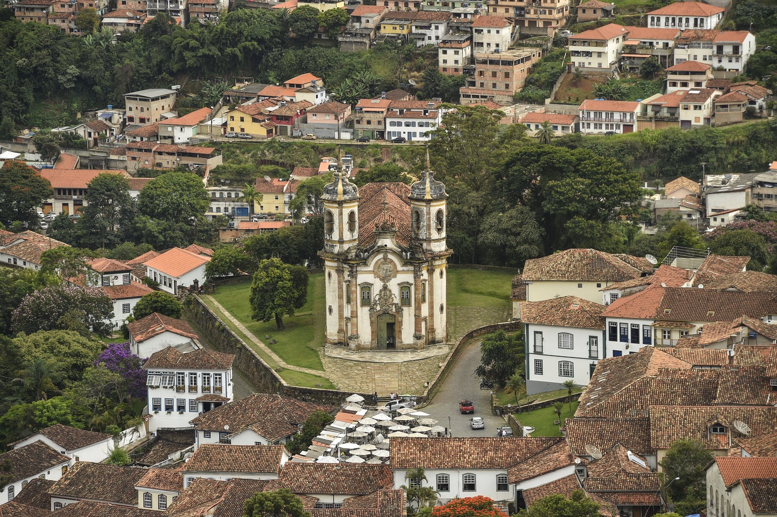 Vista aérea da Igreja de São Francisco de Assis, em Ouro Preto, Minas Gerais — Foto: Divulgação / Ministério do Turismo / Pedro Vilela