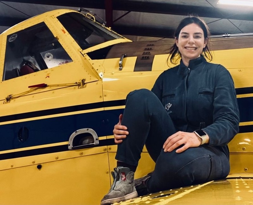 piloto agrícola brasileira Juliana Turchetti, 45 anos,  foi a primeira brasileira a voar o Fire Boss, usado em combate a queimadas