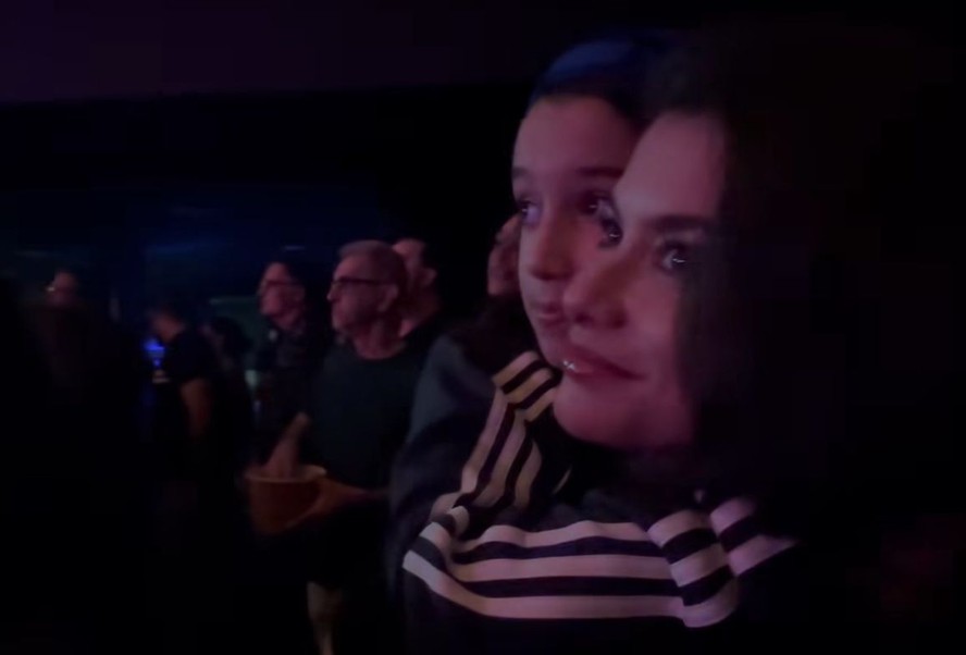 Alinne Moraes e o filho Pedro no show de Caetano e Maria Bethânia