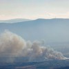 Fumaça se espalha após o impacto de um foguete disparado do sul do Líbano sobre a região da Alta Galileia, no norte de Israel, em 30 de julho de 2024 - JALAA MAREY/AFP