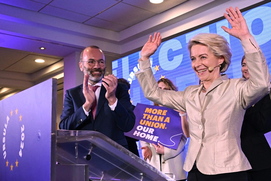 Ursula von der Leyen, presidente da Comissão Europeia, discursa após eleição do Parlamento Europeu