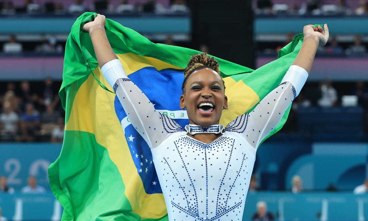 Rebeca Andrade conquista prata e se torna maior medalhista olímpica do Brasil