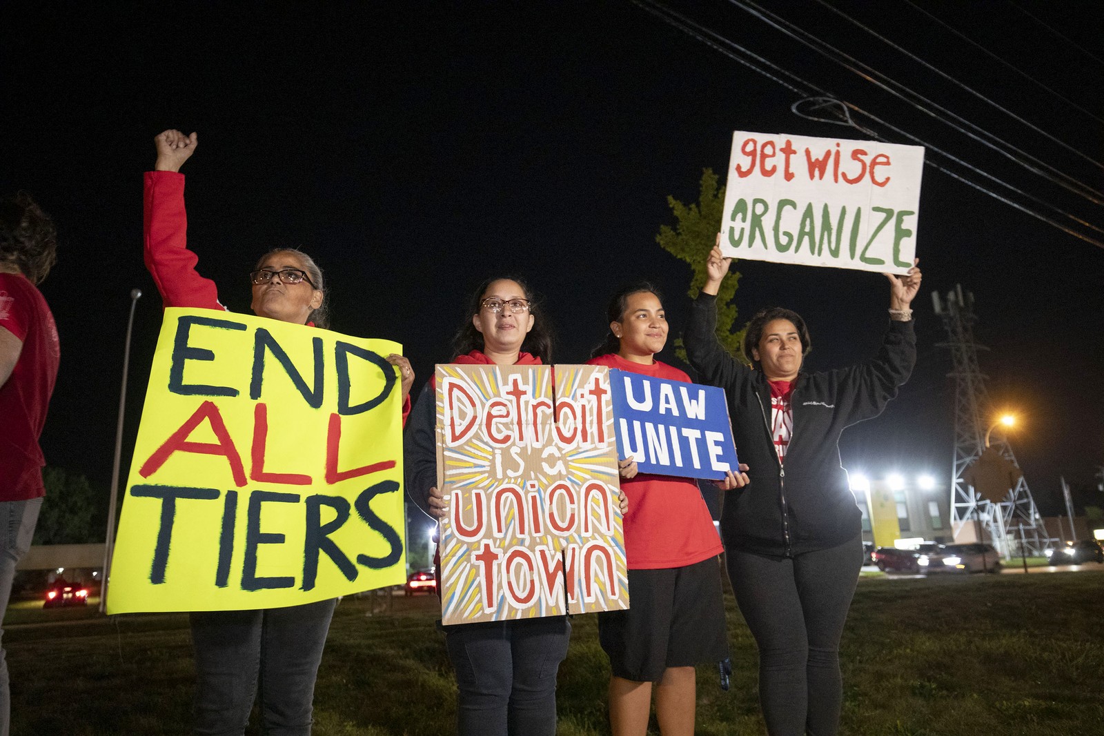 As negociações de contrato com as três grandes montadoras Ford, General Motors e Stellantis expiraram às 23h59 de quinta-feira, dia 14 de setembro — Foto: BILL PUGLIANO/Getty Images via AFP