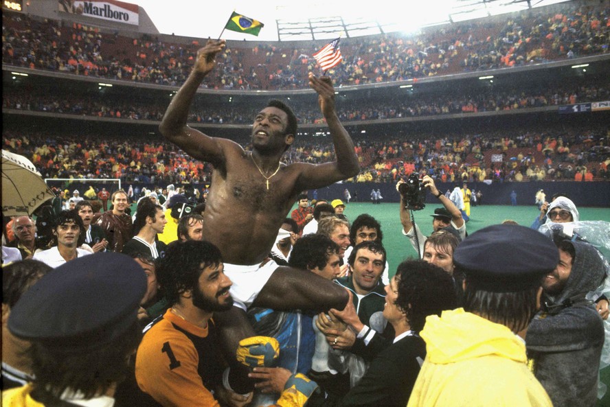 Pelé em sua despedida do futebol