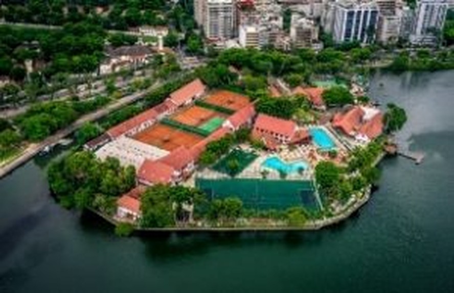 Comodoro de clube na Lagoa, no Rio, impõe uma série de proibições