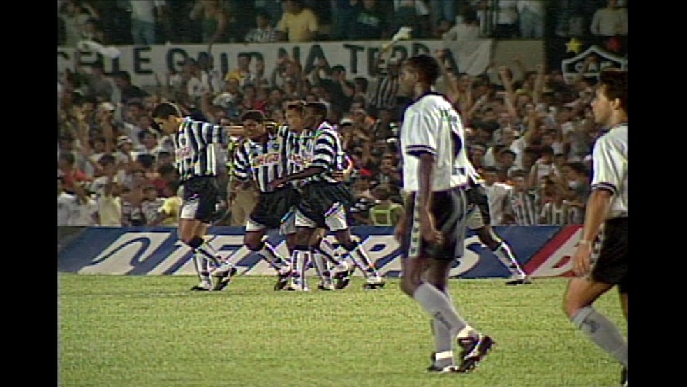Após repescagem, Atlético-MG bateu Botafogo nas quartas do Brasileirão de 1994 — Foto: Reprodução / TV Globo