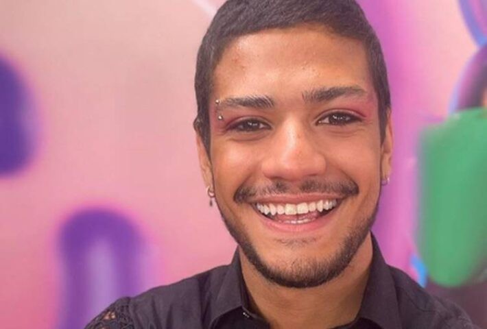 O ator Gabriel Santana declarou, no início do "BBB" 23, ser bissexual — Foto: Reprodução