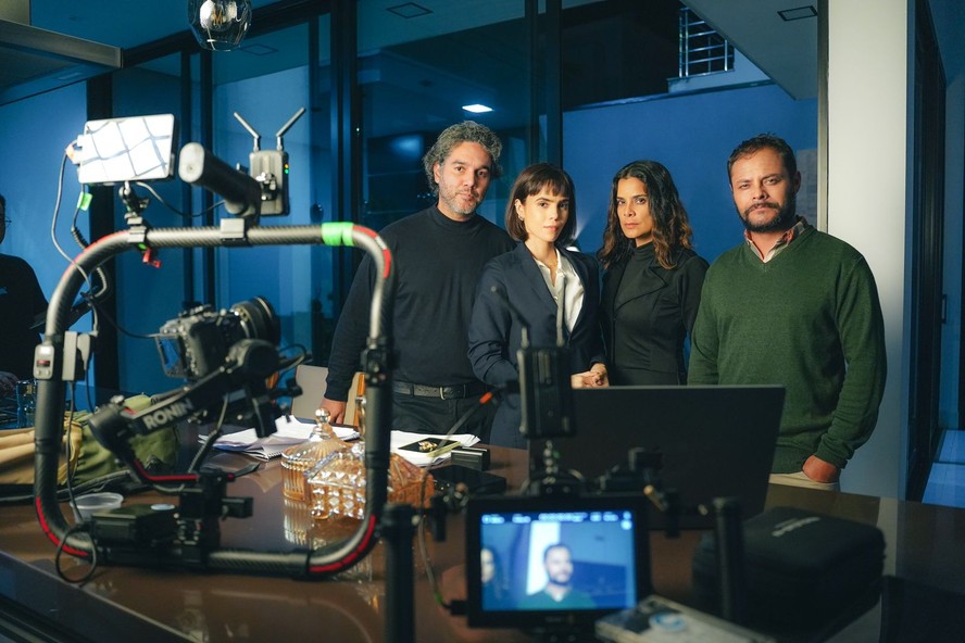 Fernando Sampaio, Brendha Haddad, Bianka Fernandes e Adriano Arbool nos bastidores de “Vendaval”