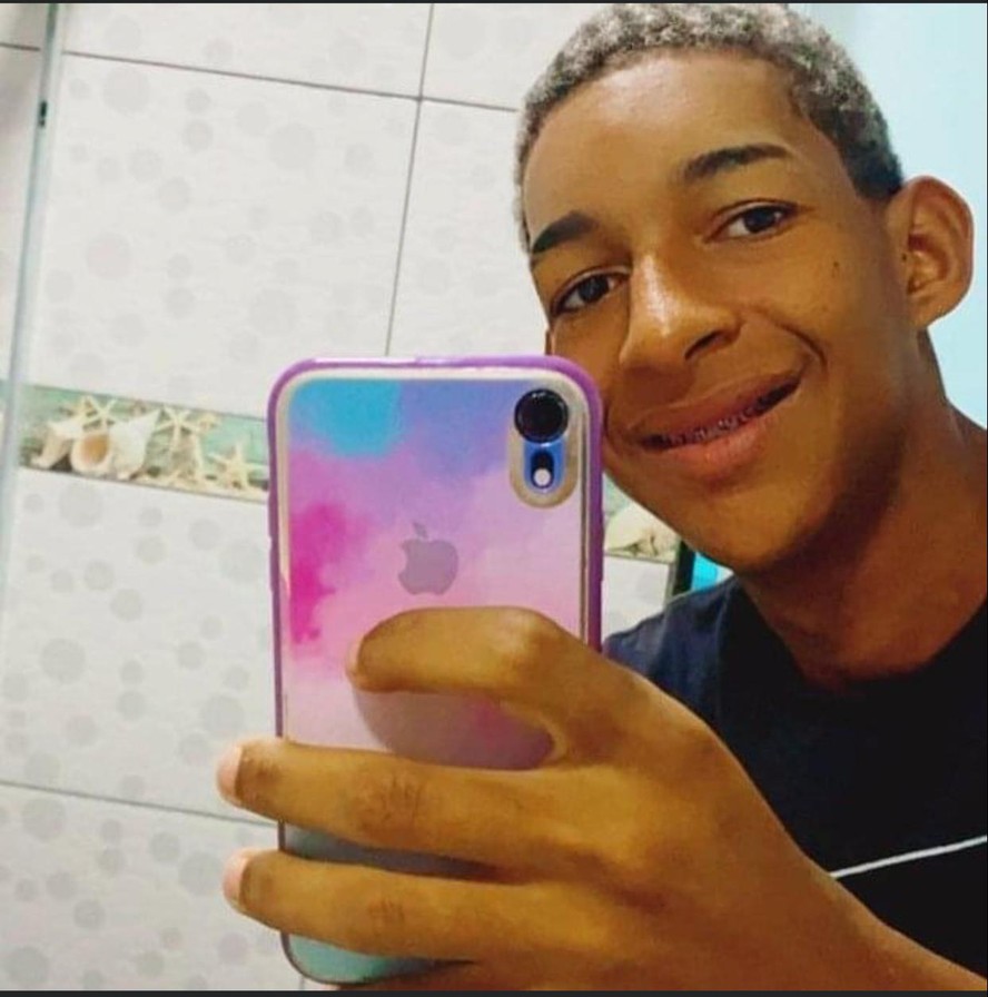 Wendel Eduardo de Almeida, de 17 anos, morreu após ser baleado no peito por PMs na Ilha do Governador