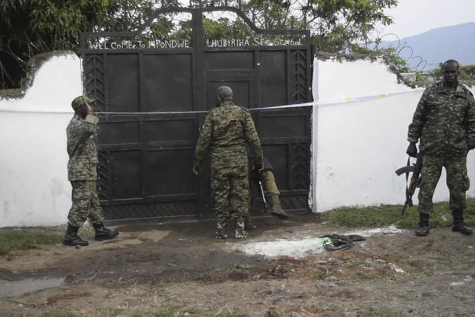 No balanço anterior, as autoridades reportavam 25 estudantes mortos — Foto: AFP