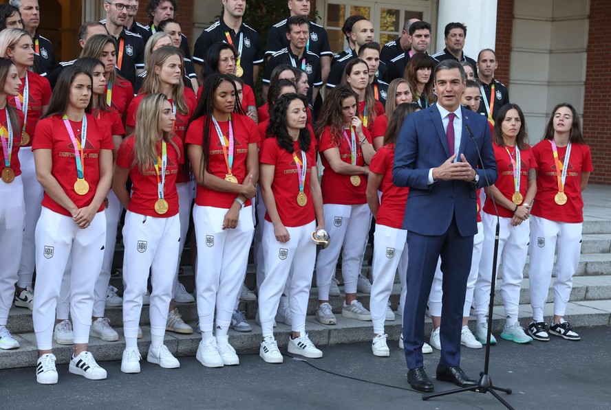 Pedro Sánchez recebeu as jogadoras campeãs do mundo no Palácio Moncloa