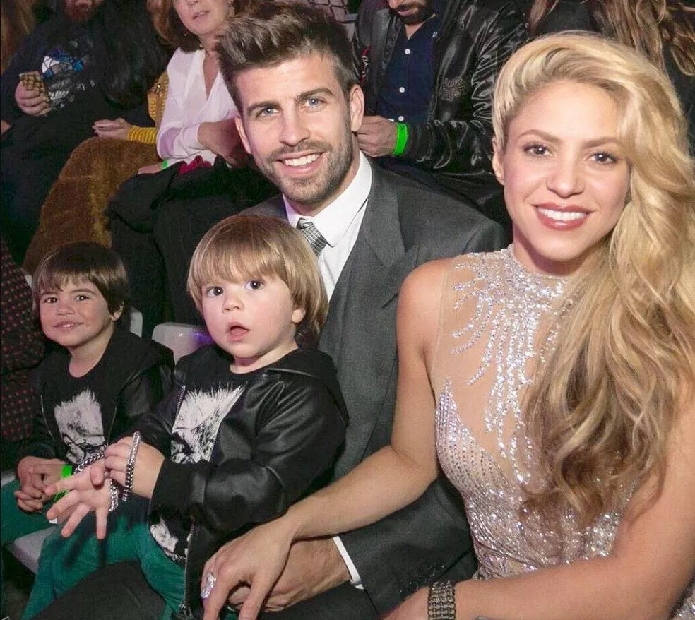 Shakira e o ex-marido, Gerard Piqué, terminaram recentemente a união e a cantora transformou a dor em música que alfineta o jogador — Foto: Reprodução/Instagram