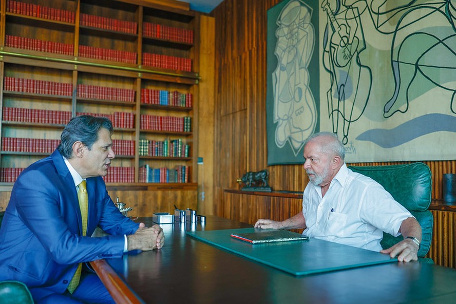 Presidente da República, Luiz Inácio Lula da Silva, durante reunião com Haddad sobre o novo arcabouço fiscal.