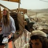 Colonos israelenses fazem uma aula sobre a Torá em um assentamento ilegal na Cisjordânia - Tamir Kalifa/The New York Times