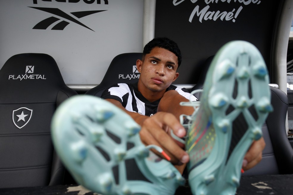 Caio Valle, Sub-17, do Botafogo — Foto: Custódio Coimbra