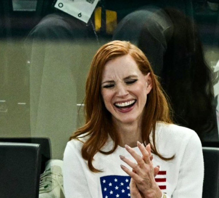 A atriz americana Jessica Chastain também torceu para as ginastas de seu país — Foto: Divulgação/AFP