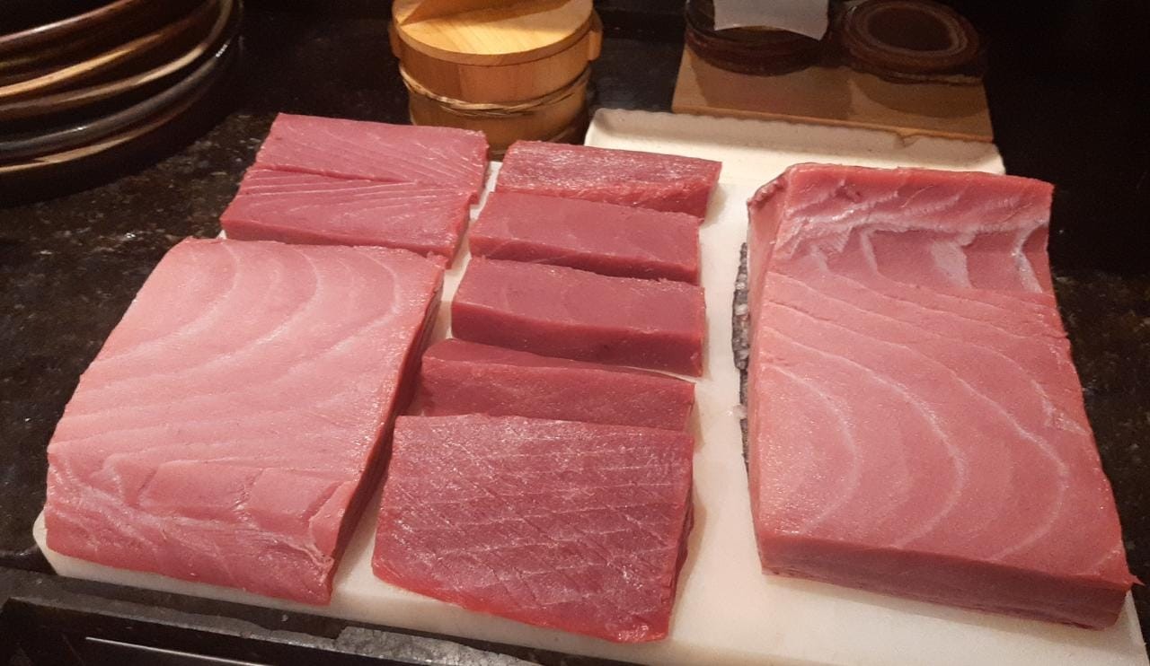 Diferentes cortes de bluefin são servidos no Haru — Foto: Divulgação