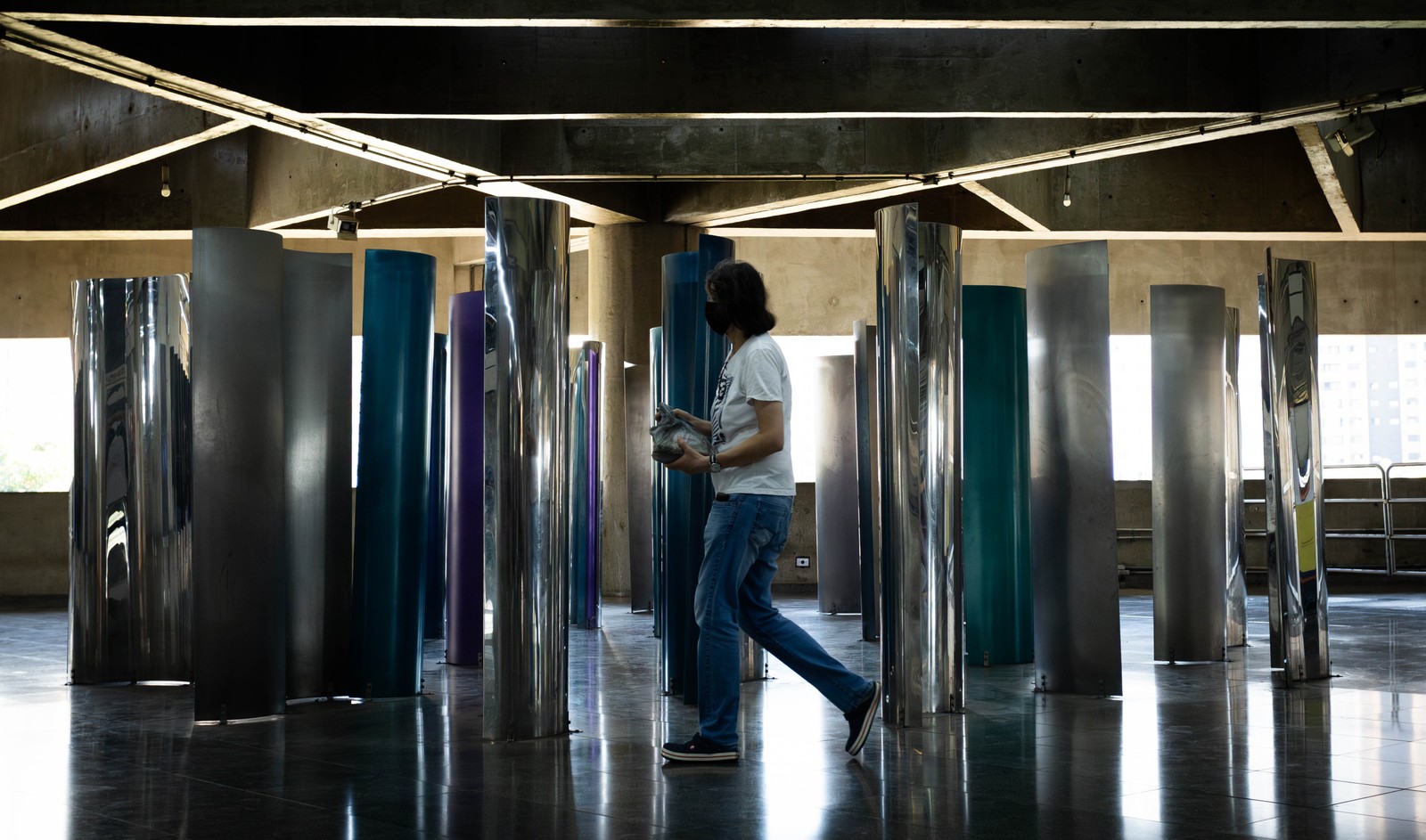 "Caleidoscópio", obra de Amélia Toledo, instalada na Estação Brás — Foto: Maria Isabel Oliveira / Agência O Globo