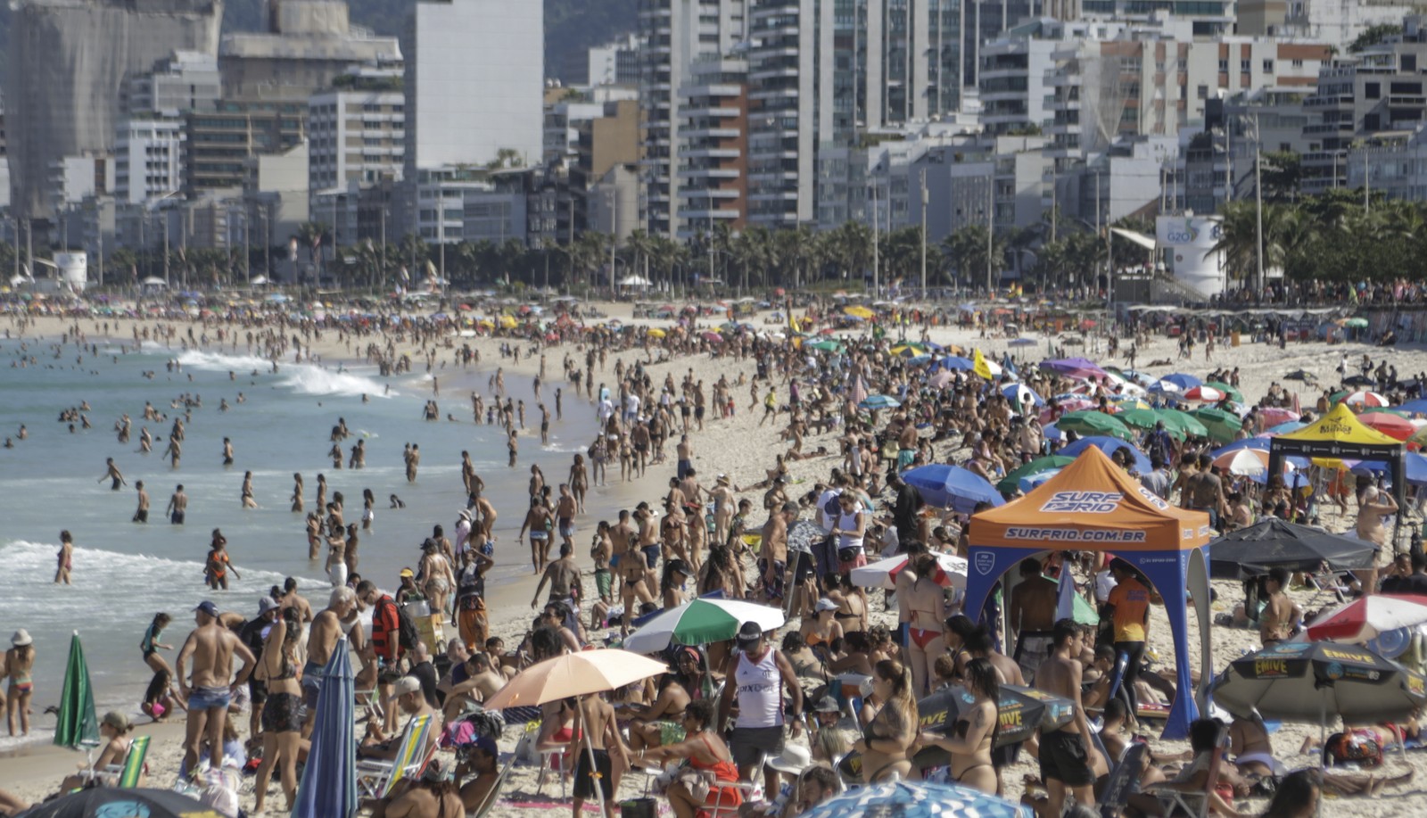 Primeiro final de semana do inverno tem sol forte. — Foto: Gabriel de Paiva /Agência O Globo