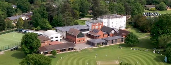 George, Charlotte e Louis começaram na Lambrook School, perto de Windsor, no ano passado — Foto: Reprodução Lambrook School