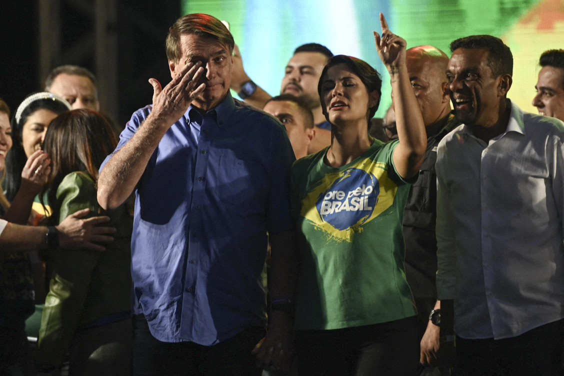 Bolsonaro acompanhado da primeira-dama, Michelle, na Marcha para Jesus, no Rio de Janeiro, em 13 de agosto de 2022 — Foto: Mauro Pimentel/AFP