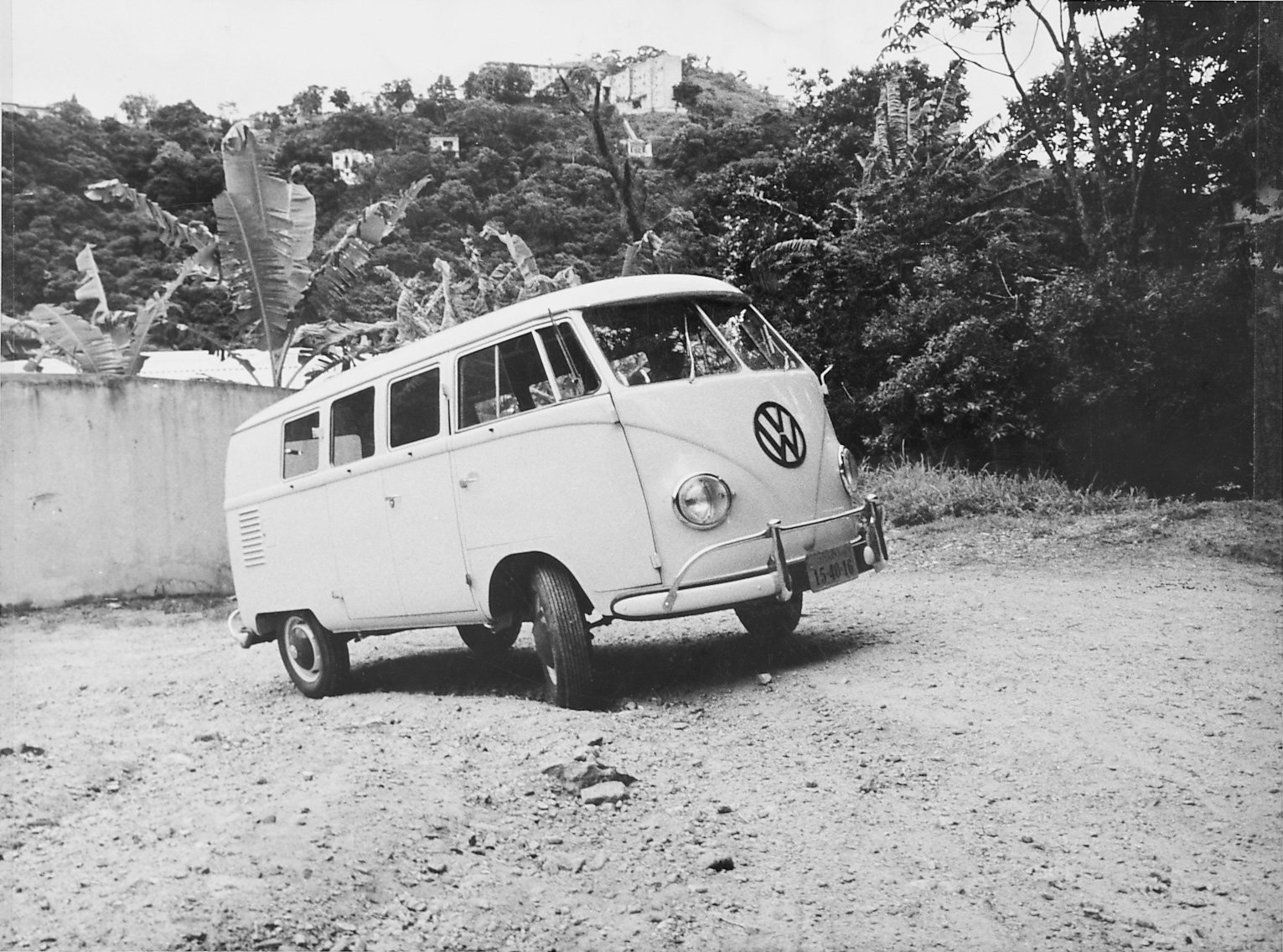 Kombi 1957, primeiro carro produzido pela Volkswagen no País - Foto Arquivo O Globo