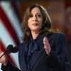 A vice-presidente dos EUA e candidata democrata à Presidência em 2024, Kamala Harris, discursa no quarto e último dia da Convenção Nacional Democrata, em Chicago - SAUL LOEB / AFP