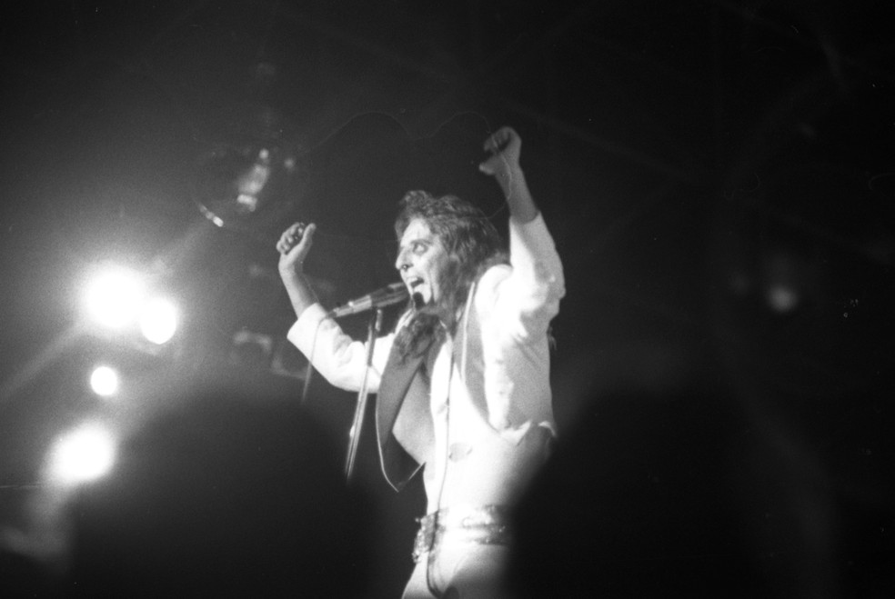 O roqueiro Alice Cooper em 31/03/1974 — Foto: Marcio Arruda / Agência O Globo