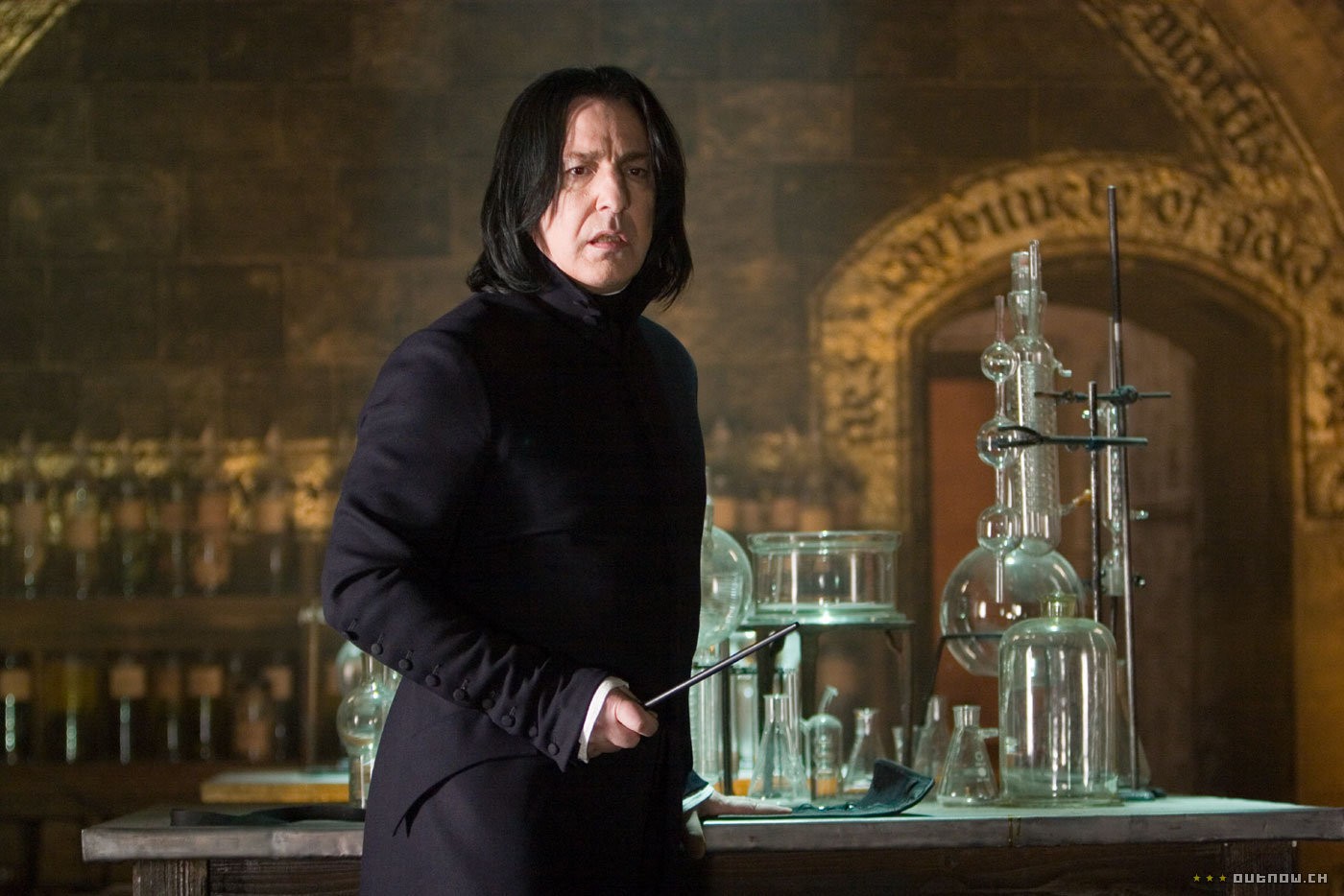 Alan Rickman (1946-2016) fez o Professor Snape, um personagem complexo e misterioso da saga de Harry Potter — Foto: Divulgação.