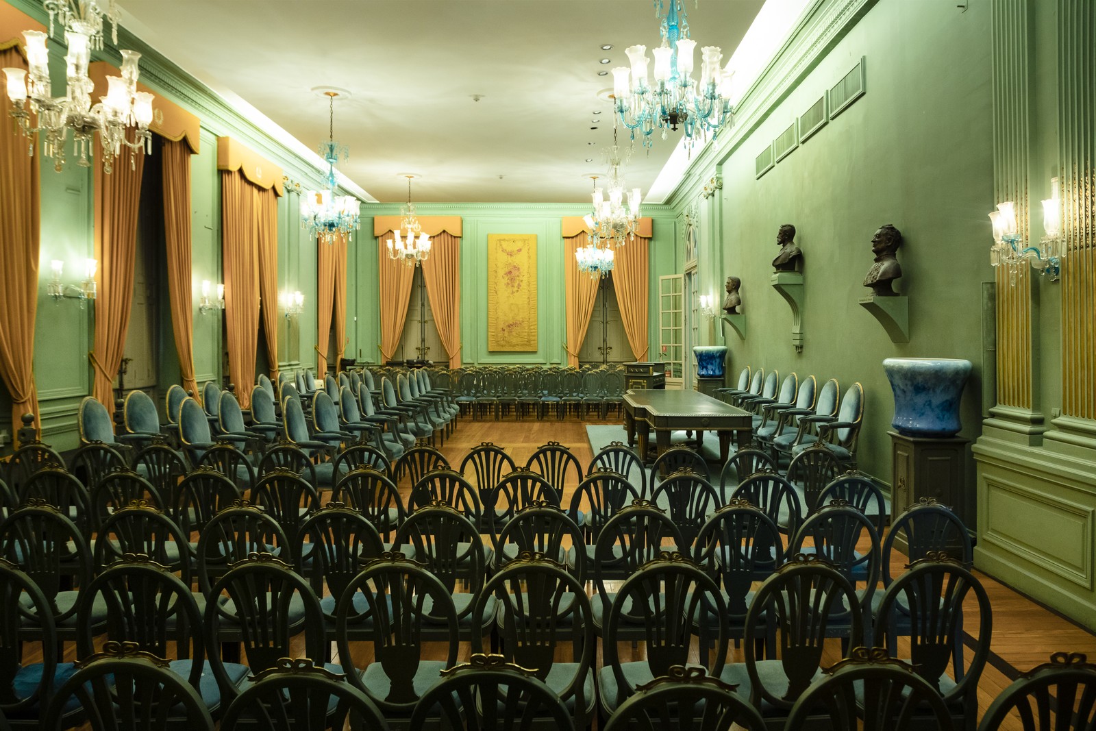 Os imortais da ABL ocupam 40 cadeiras  — Foto: Leo Martins / Agência O Globo