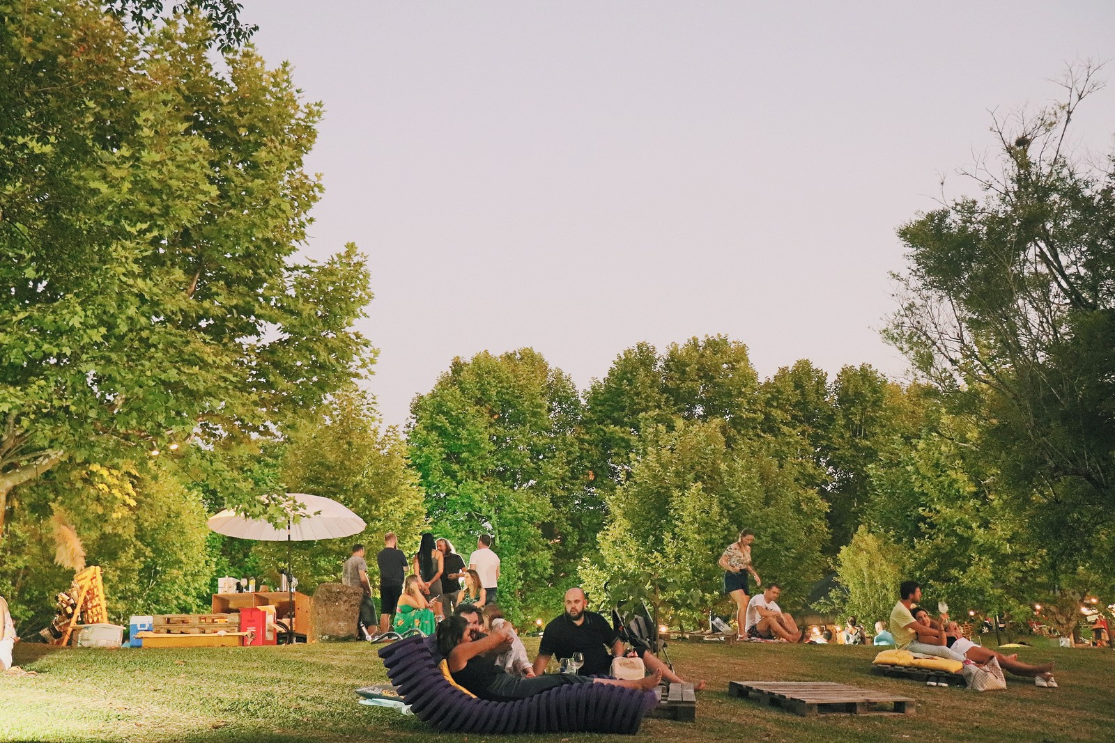 Wine Garden: o espaço a céu aberto é usado para visitantes fazerem piqueniques, ampliando a experiência de degustação do vinho da Miolo — Foto: Divulgação