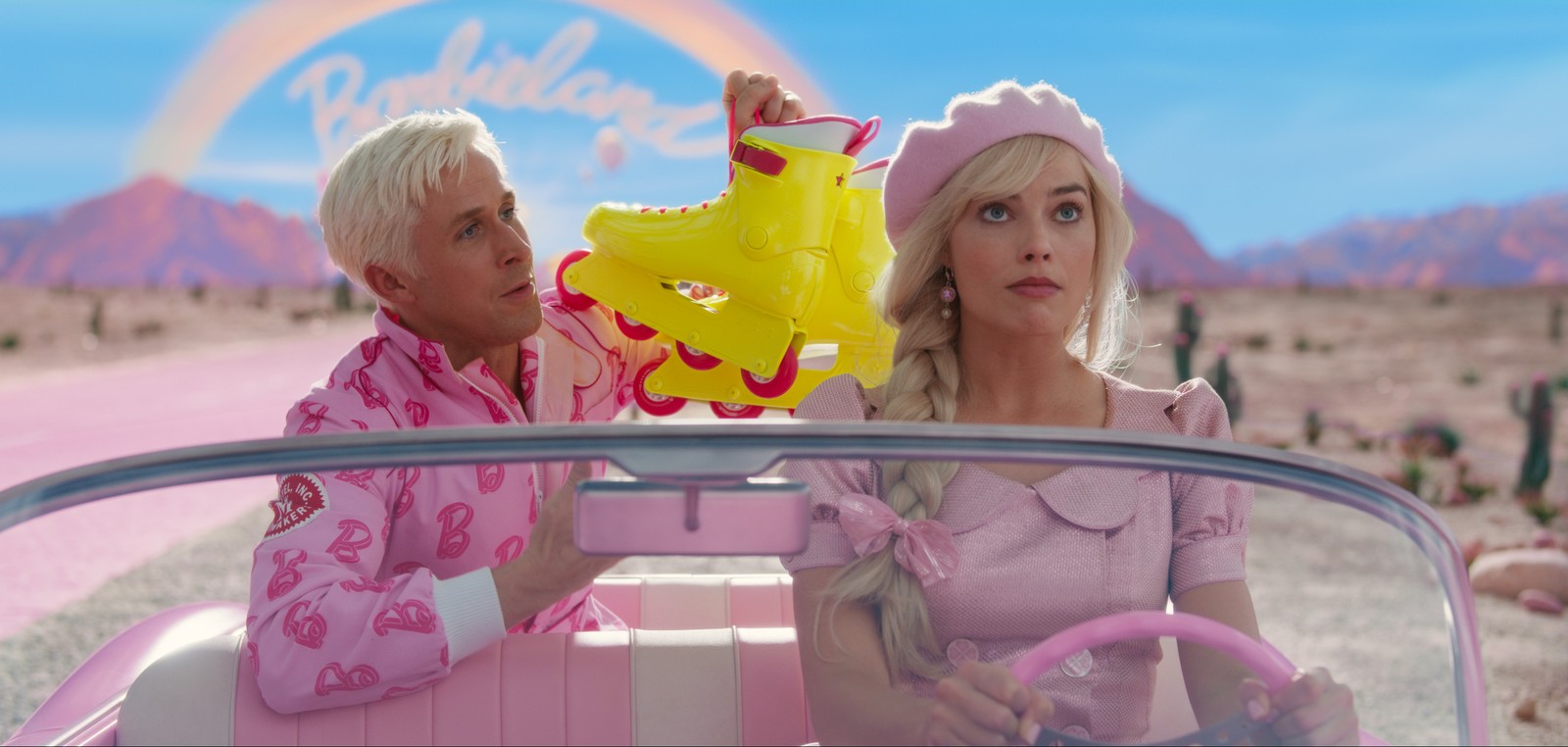 Ryan Gosling e Margot Robbie em cena de 'Barbie' — Foto: Divulgação