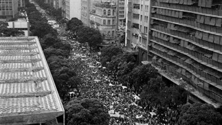 "Marcha da Vitória”, nas ruas do Rio de Janeiro, em 2 de abril de 1964. — Foto: Agência O Globo