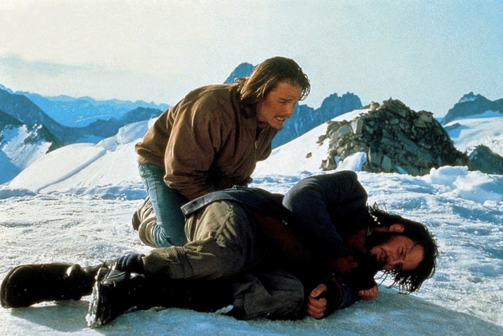 Ethan Hawke e Josh Hamilton nos papéis de Parrado e Canessa no filme "Vivos", de 1993 — Foto: Divulgação