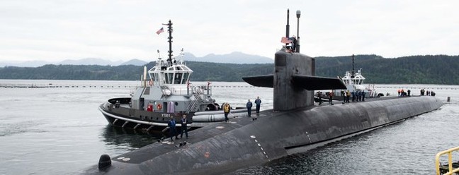 O submarino de mísseis balísticos classe Ohio USS Nevada (SSBN 733) se prepara para atracar na Base Naval Kitsap — Foto: Divulgação Divulgação / Marinha dos EUA (US Navy)