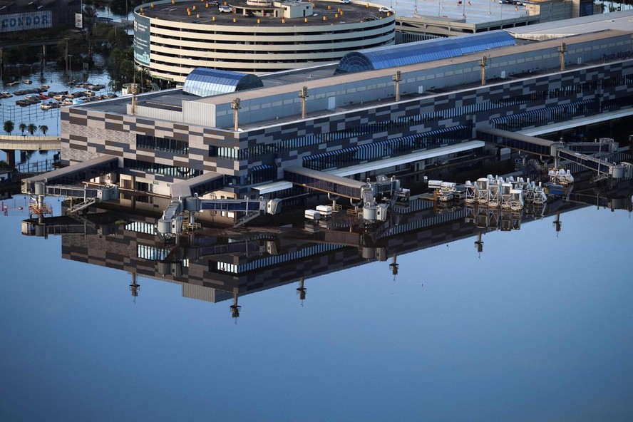 Aeroporto Internacional Salgado Filho em Porto Alegre inundado