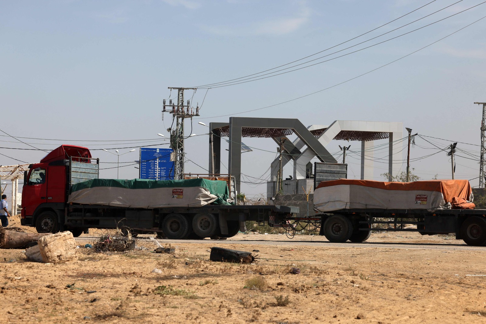 Ajuda humanitária chega na Faixa de Gaza — Foto: Mohammed ABED / AFP