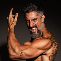 Marcos Mion mostra abdômen trincado e resultado de transformação no corpo — Foto: Reprodução Instagram