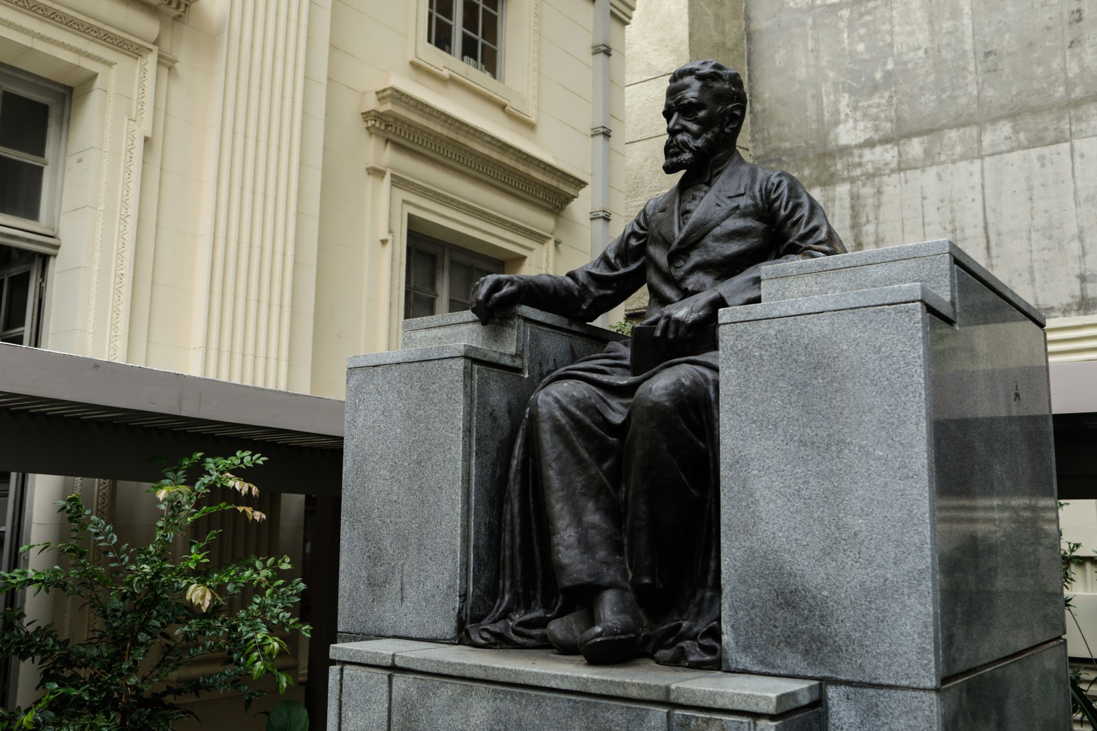 Machado de Assis só recentemente foi reconhecido como afrodescendente — Foto: Gabriel de Paiva / Agência O Globo