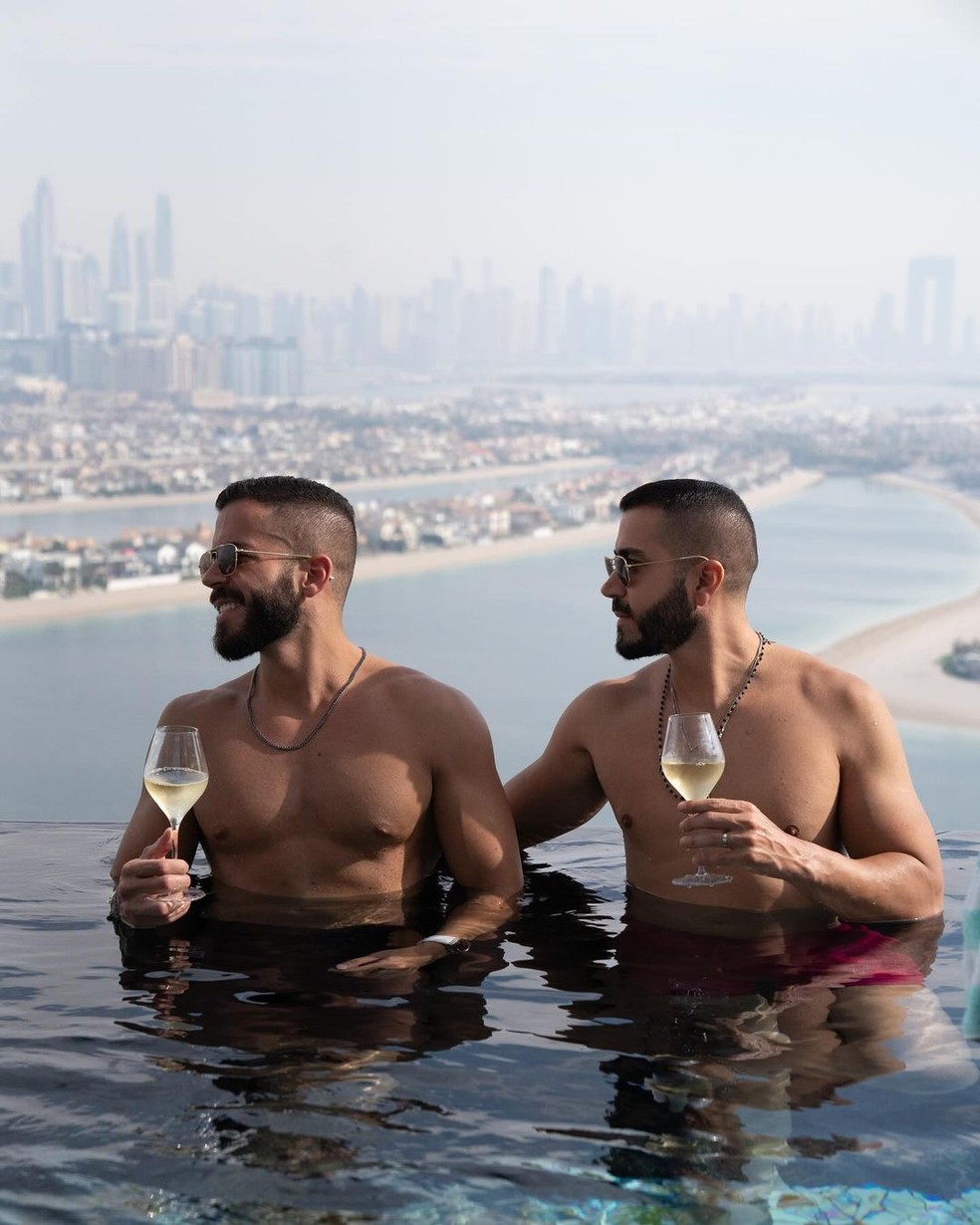 Semelhança dos filhos de Bell Marques surpreende fãs em fotos de viagem da família a Dubai — Foto: @pipomarques no Instagram