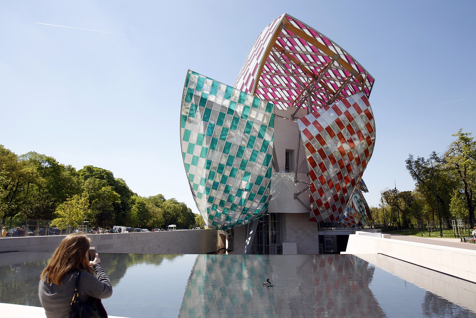 Veja obras de Daniel Buren pelo mundo — Foto: Reprodução / Getty Images