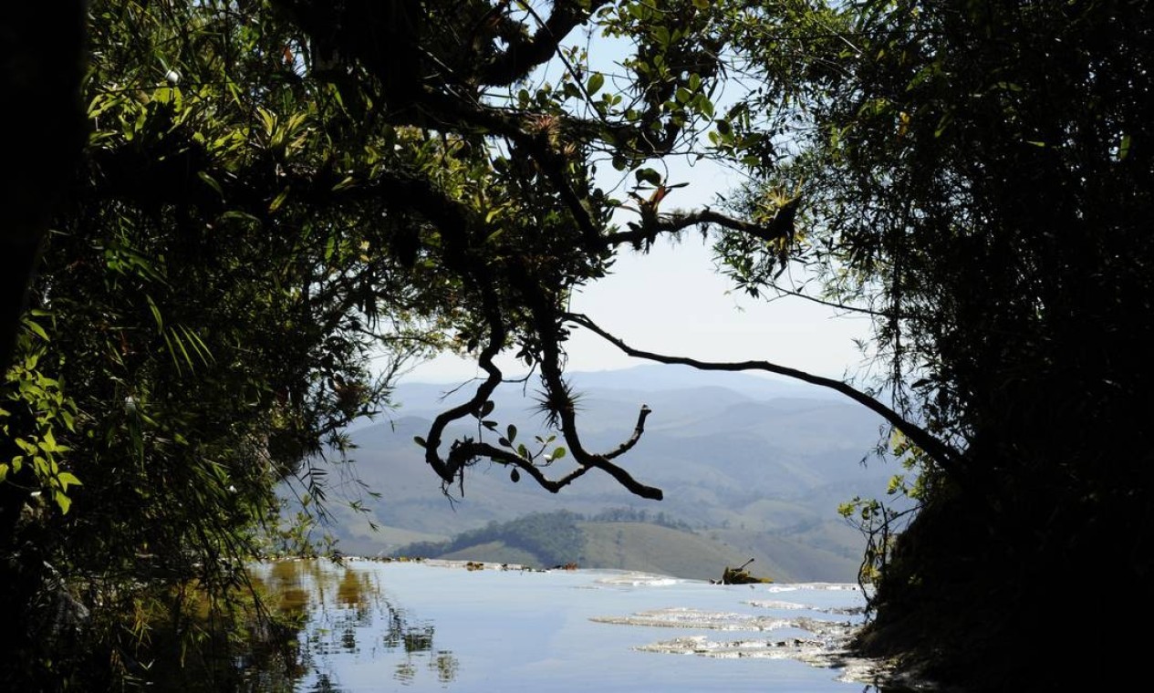 Janela do céu, em Ibitipoca (MG), é um dos lugares mais concorridos para fotografar uma visita ao parque — Foto: Evandro Rodney / Arquivo