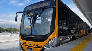 BRT: Linhas 51 e 52 da Transolímpica passam a ir até Deodoro; antes da inauguração do novo terminal, o ponto final era na Vila Militar — Foto: João Vitor Costa / Agência O Globo