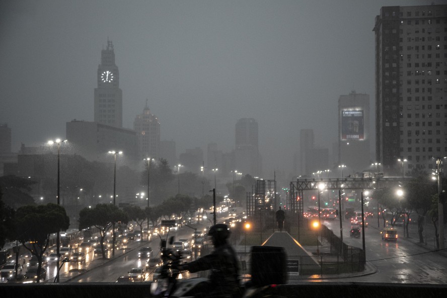 Chuva no Rio: frente fria chega ao estado no fim da quinta-feira e trará grandes volumes de chuva