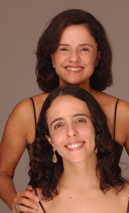 Silvia Buarque e a mãe, Marieta Severo — Foto: Foto: Bia Guedes / Agência O Globo - 28/04/2006