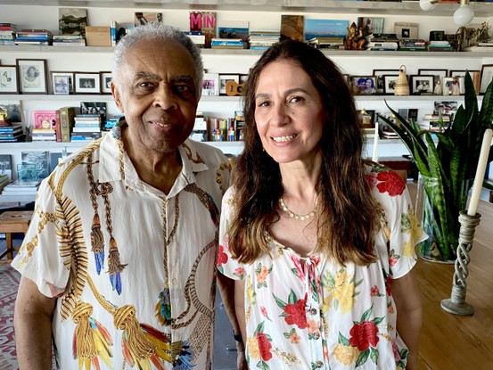 Flora Gil e o cantor Gilberto Gil, com quem é casada — ela é cotada para o Ministério da Cultura, cargo que ele já ocupou em governos anteriores de Lula (PT)