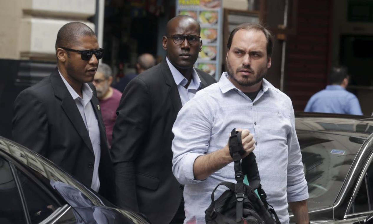 O vereador Carlos Bolsonaro (Republicanos) na Câmara de Vereadores do Rio. Carlos transita no Planalto e controla redes sociais do pai  — Foto: Marcelo Theobald / Agência O Globo 