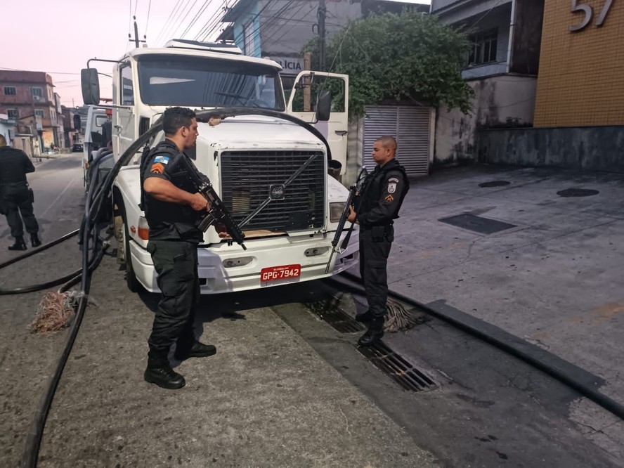 Caminhão apreendido pela polícia