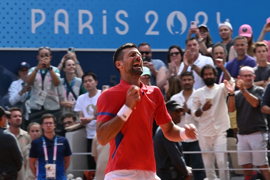 Djokovic se emociona ao vencer sua primeira medalha de ouro